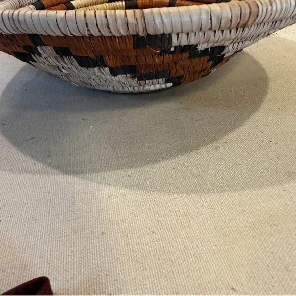 NWT Zambia, Africa Handmade Basket. Made by the Lozi people of southern Africa - Picture 5 of 5